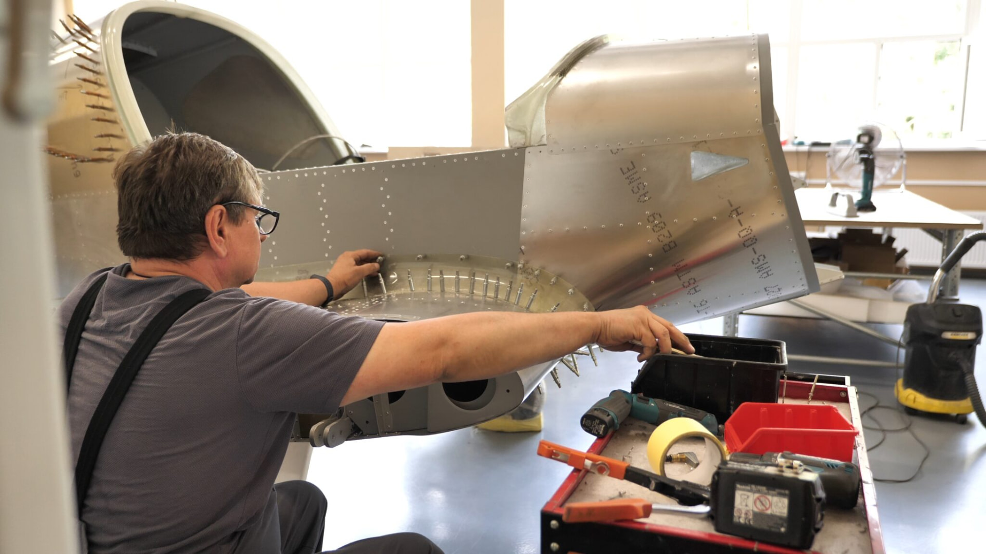 Craftsman hand-riveting a Belmont fuselage