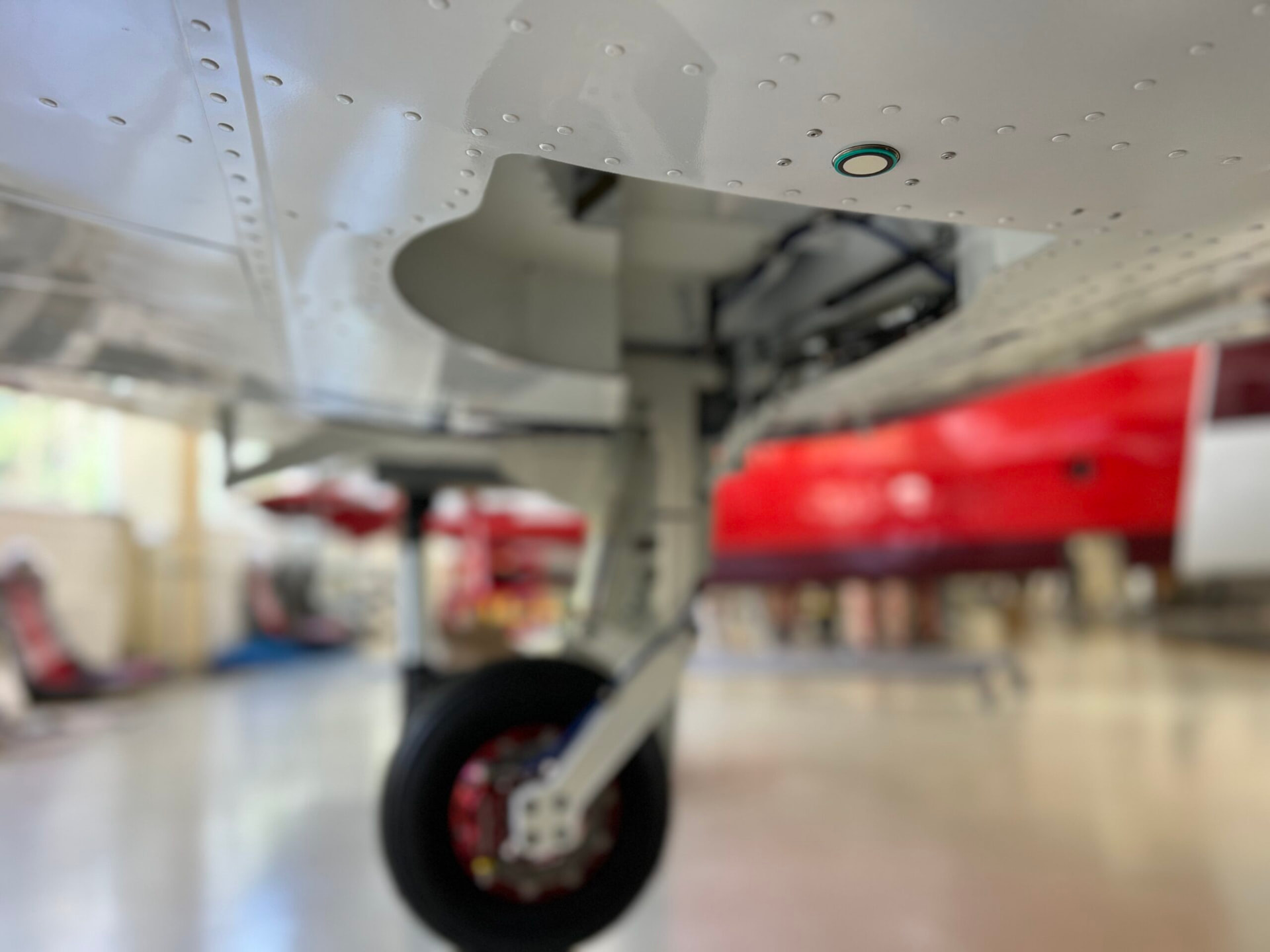 Electric retractable gear